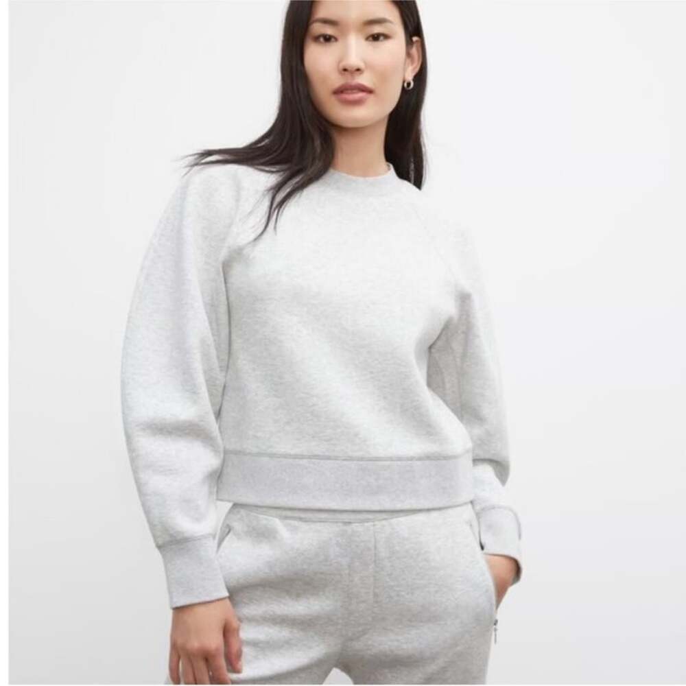 Club Monaco Women's Quiet Luxury Gray Heather Sculpt Crewneck Cropped Sweatshirt